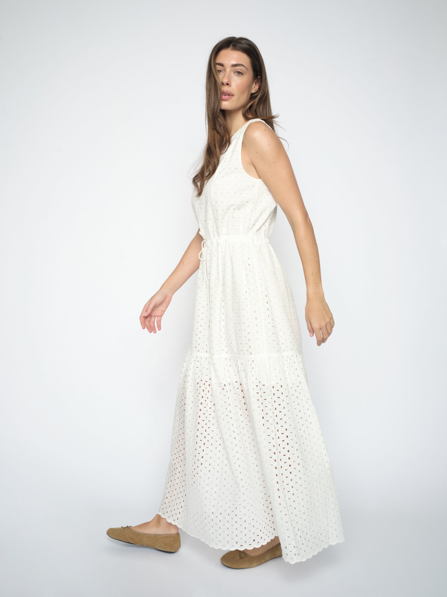 Modelshot / White / Detail